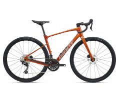 gravel bike Giant Revolt Advanced 2 2025 oranžová